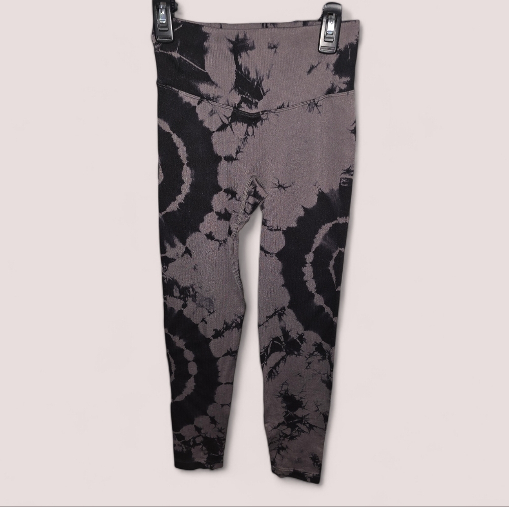 Pink Active leggings size XL black tie dye design